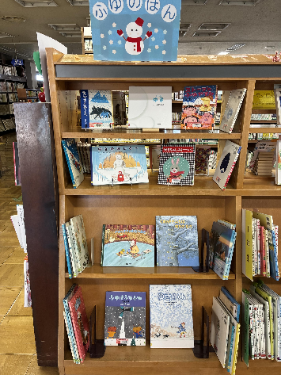 児童展示「ふゆのほん」
