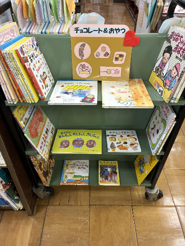 児童展示「チョコレート＆おやつ」